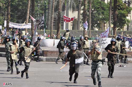 183488 377 njhhnjk5md - یورش ارتش مصر به انقلابیون و برچیدن چادرها (+تصاویر)