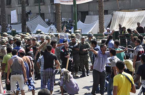 183493 255 ngqyzmfkod - یورش ارتش مصر به انقلابیون و برچیدن چادرها (+تصاویر)