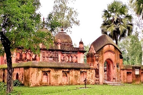 a713bf87cc105a2ae63919bc19ac45ec - مسجدی در بنگلادش که سه گنبد دارد